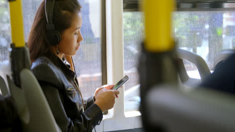 Teenager-girl-listening-to-music-on-headphones-4k