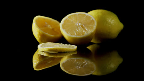 Frische-Zitrone-Auf-Schwarzem-Hintergrund-4k