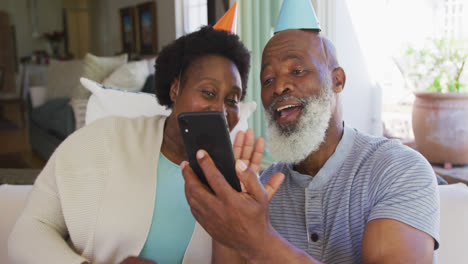 Glückliches-älteres-Afroamerikanisches-Paar