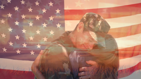 Pareja-Abrazándose-Y-Bandera-Americana