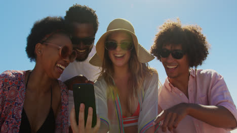 Group-friends-taking-selfie-with-phone-4k