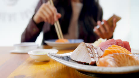 Woman-having-sushi-in-restaurant-4k