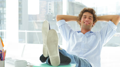 Tired-businessman-yawning-sitting-on-his-swivel-chair-