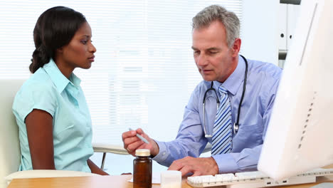 Doctor-speaking-with-his-patient-at-desk