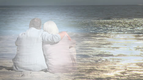Animation-Von-Leuchtendem-Licht-über-Einem-älteren-Paar,-Das-Sich-Am-Meer-Umarmt