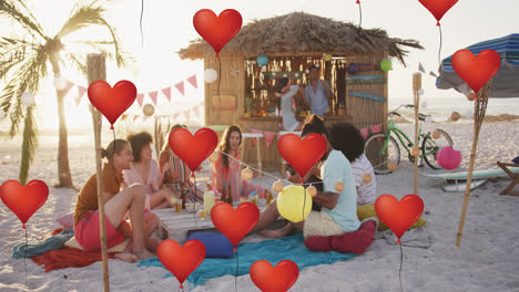 Animation-Von-Digitalen-Symbolen-Mit-Roten-Herz-Liebesballons-über-Freunden,-Die-Am-Strand-Feiern