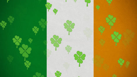 Digitale-Animation-Mehrerer-Kleeblätter,-Die-Vor-Der-Irischen-Flagge-Schweben