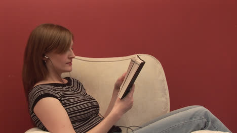 Stock-Footage-of-a-Woman-Reading