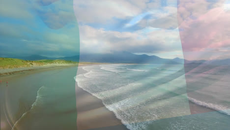 Digitale-Komposition-Aus-Wehender-Italienischer-Flagge-Und-Luftaufnahme-Des-Strandes