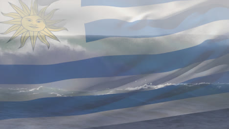 Animation-Der-Flagge-Uruguays,-Die-über-Den-Tosenden-Wellen-Im-Meer-Weht