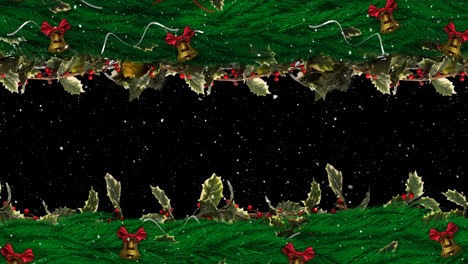 Schnee-Fällt-über-Weihnachtskranz-Dekoration-Mit-Glocken-Vor-Schwarzem-Hintergrund