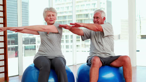 Senior-citizens-working-out