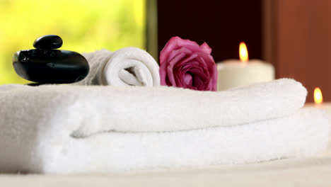 Fresh-towels-with-black-stones
