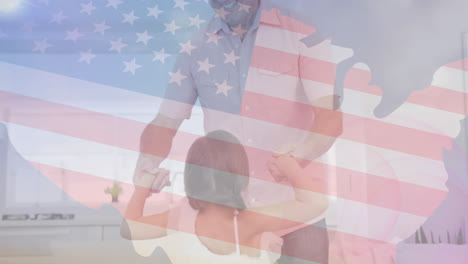 Animation-Der-US-Flagge-über-Einem-Glücklichen-Kaukasischen-Vater,-Der-Zu-Hause-Mit-Seiner-Tochter-Tanzt