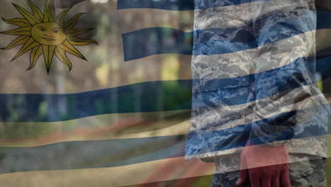 Animation-Der-Flagge-Uruguays,-Die-über-Einem-Kaukasischen-Soldaten-Weht