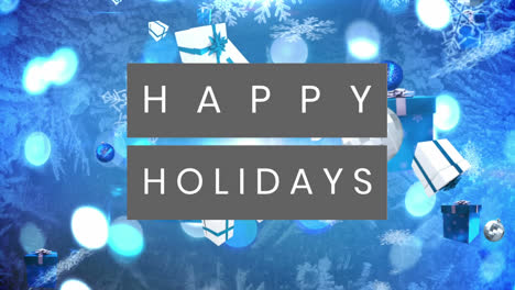 Frohe-Feiertage-Grau-Text-Banner-über-Weihnachtsgeschenke-Und-Kugeln-Fallen-Vor-Blauem-Hintergrund