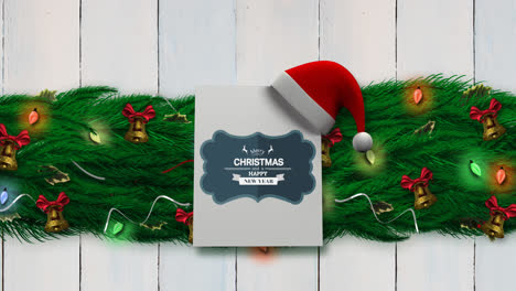 Animation-Des-Textes-„Frohe-Weihnachten“-über-Weihnachtsmütze-Und-Tannenbaum