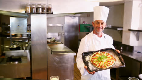 Koch-Streut-Basilikum-Auf-Eine-Pizza