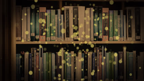 Animation-Von-Leuchtenden-Punkten-über-Büchern-Im-Regal