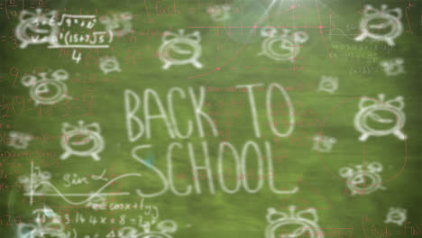 Animation-Mathematischer-Gleichungen-über-Dem-Text-„Zurück-Zur-Schule“-Auf-Grünem-Hintergrund