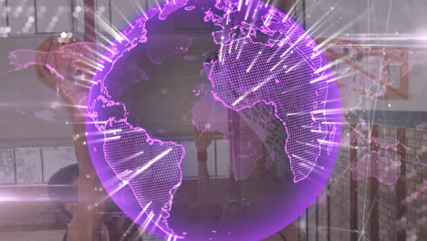 Animation-Eines-Violetten-Globus-Mit-Lichtern-über-Verschiedenen-Männlichen-Basketballspielern-Auf-Dem-Platz