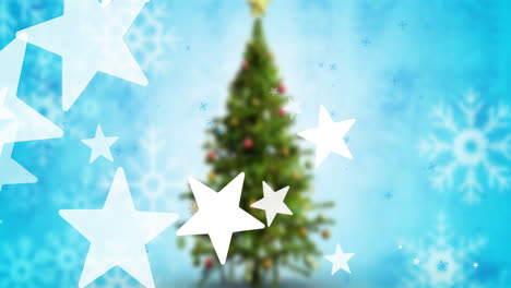 Animation-Von-Weihnachtssternen,-Die-über-Einen-Baum-Auf-Hellblauem-Hintergrund-Fallen