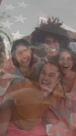 Animación-De-La-Bandera-De-Los-Estados-Unidos-De-América-Sobre-Amigos-Diversos-Y-Felices-En-La-Playa.