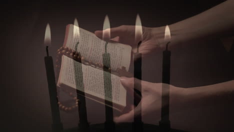 Composite-Video-Von-Brennenden-Kerzen-Vor-Frauenhänden,-Die-Bibel-Und-Rosenkranz-Halten-Und-Beten