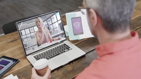 Caucasian-businessman-on-laptop-video-call-with-caucasian-female-colleague-on-screen