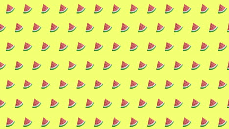 Animation-Eines-Sich-Auf-Gelbem-Hintergrund-Bewegenden-Musters-Aus-Reihen-Von-Wassermelonenscheiben
