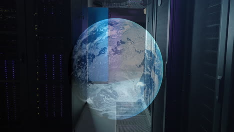 Animation-Eines-Globus-Vor-Einem-Computer-Serverraum