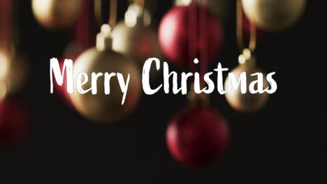 Frohe-Weihnachten-Text-In-Weiß-über-Weihnachtskugeln-Auf-Dunklem-Hintergrund