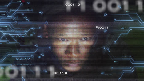 Animation-Von-Binärcode,-Integriertem-Schaltkreis-Und-Gesicht-Eines-Afroamerikanischen-Hackers