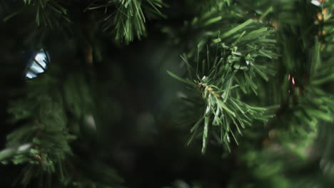 Video-Von-Weihnachtsbaum-Und-Kopierraum-Auf-Dunklem-Hintergrund