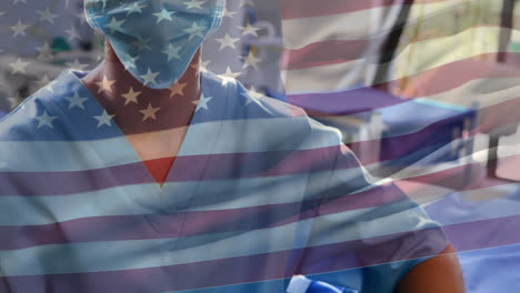 Animation-Einer-Wehenden-US-Flagge-über-Dem-Porträt-Einer-Gemischtrassigen-Chirurgin-Mit-OP-Maske-Im-Krankenhaus