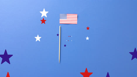 Animation-Von-Sternen,-Die-über-Die-Flagge-Der-Vereinigten-Staaten-Von-Amerika-Auf-Blauem-Hintergrund-Fallen