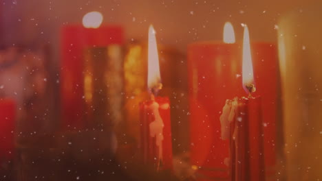 Animation-Von-Schnee-Und-Lichtflecken-über-Kerzen-Zu-Weihnachten