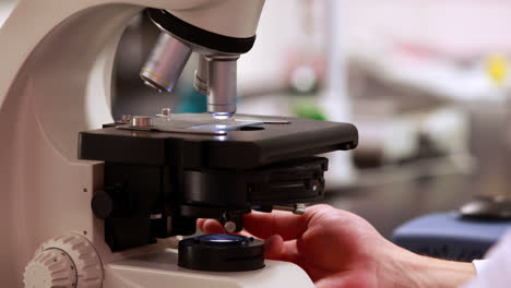 Scientist-preparing-a-microscope