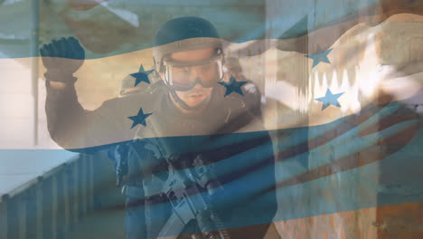 Animation-Der-Flagge-Von-Honduras-über-Verschiedenen-Männlichen-Soldaten