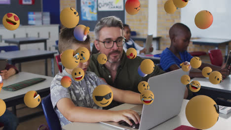 Animation-Von-Emoji-Symbolen-über-Verschiedenen-Schulkindern-Mit-Einem-Männlichen-Lehrer,-Der-Einen-Laptop-Verwendet