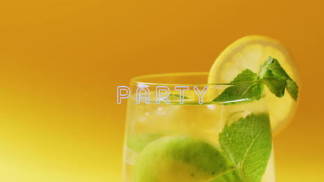 Animation-Von-Party-Neontext-Und-Cocktail-Auf-Gelbem-Hintergrund