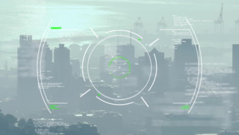 Animation-Von-Kreisen,-Linien-Und-Computersprache-über-Der-Luftaufnahme-Einer-Nebelbedeckten-Modernen-Stadt