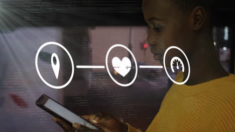 Animation-Eines-Flussdiagramms,-Afroamerikanische-Frau-Scrollt-Während-Der-Busfahrt-Auf-Einem-Digitalen-Tablet