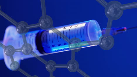 Animation-Von-Molekülstrukturen-über-Einer-Spritze-Auf-Blauem-Hintergrund