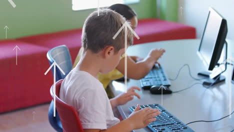 Animación-De-Flechas-Hacia-Arriba-Sobre-Diversos-Niños-Aprendiendo-A-Usar-La-Computadora-En-La-Escuela