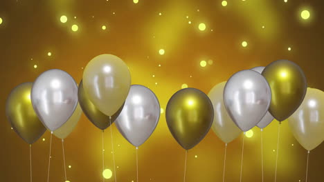 Animation-Von-Goldenen-Und-Silbernen-Luftballons-Mit-Party-Luftschlangen-Auf-Gelbem-Hintergrund