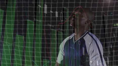 Animation-Der-Finanzdatenverarbeitung-über-Einen-Afroamerikanischen-Fußballspieler