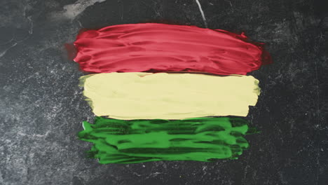 Video-Von-Roten,-Gelben-Und-Grünen-Farbflecken-Mit-Kopierraum-Auf-Schwarzem-Hintergrund