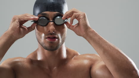 Focused-swimmer-adjusting-goggles
