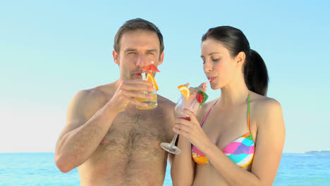 Nice-couple-toasting-with-cocktails
